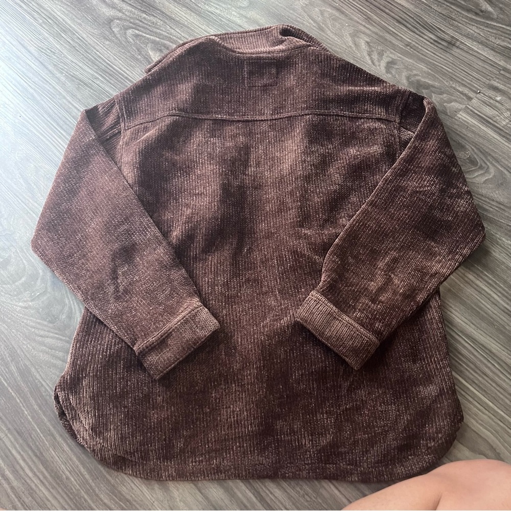 Thread & Supply Button Up - Picture 5 of 6